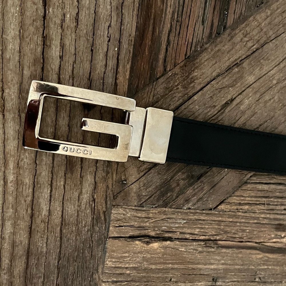 Black Gucci belt